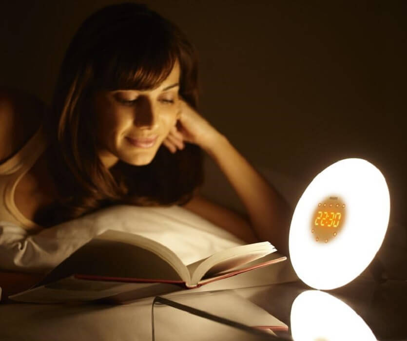 Philips Wake-up Light, Sunrise Simulation, 2 Natural Sounds, FM Radio & Bedside Lamp (Container Product Without Box) - Imported from UK