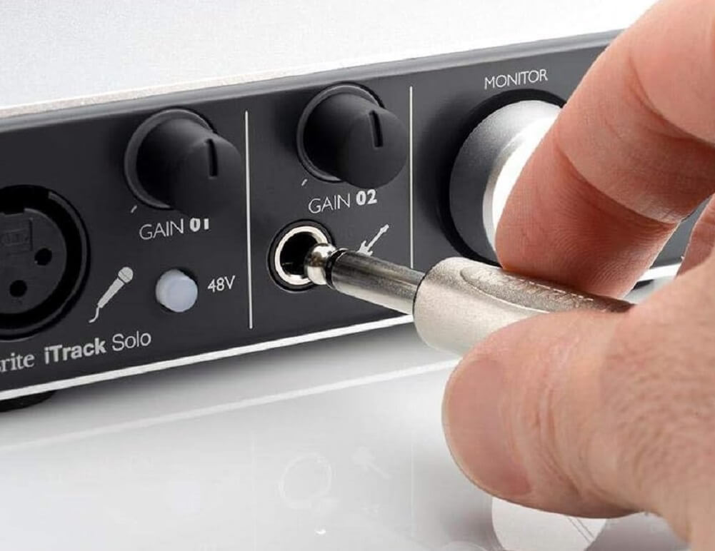 Focusrite iTrack Solo LIghtning Audio Interface for iPad / Mac / PC - Imported from UK