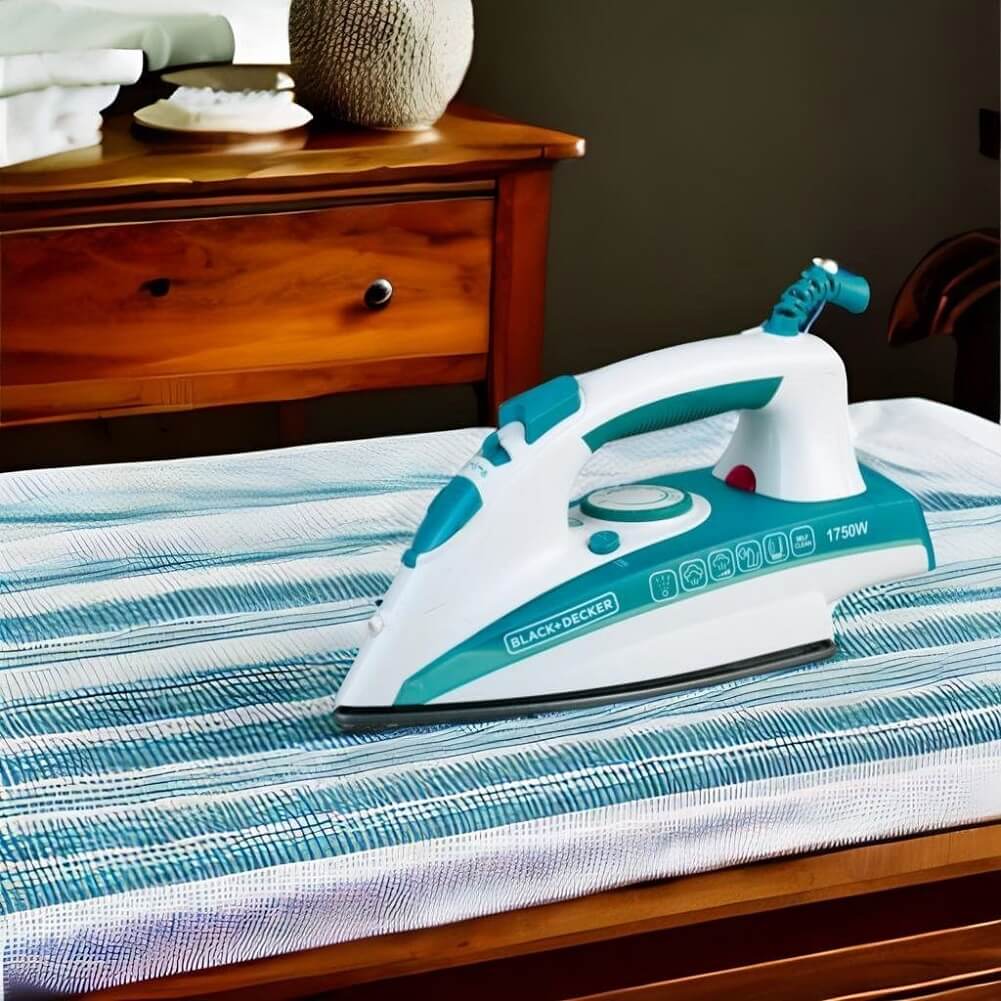 BLACK&DECKER X1600 1750W Steam Iron with Non-Stick Soleplate & Self Clean Function Auto Shutoff Removes Stubborn Creases Quickly Easily - Imported from UK