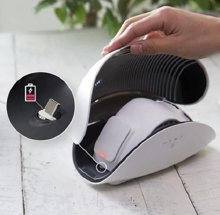 LG PuriCare Wearable Air Purifier with UV Sanitization Case, Air Purifying Mask (Made in Korea) - Imported from UK