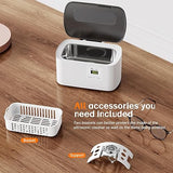 Eyeglass lens cleaning device 